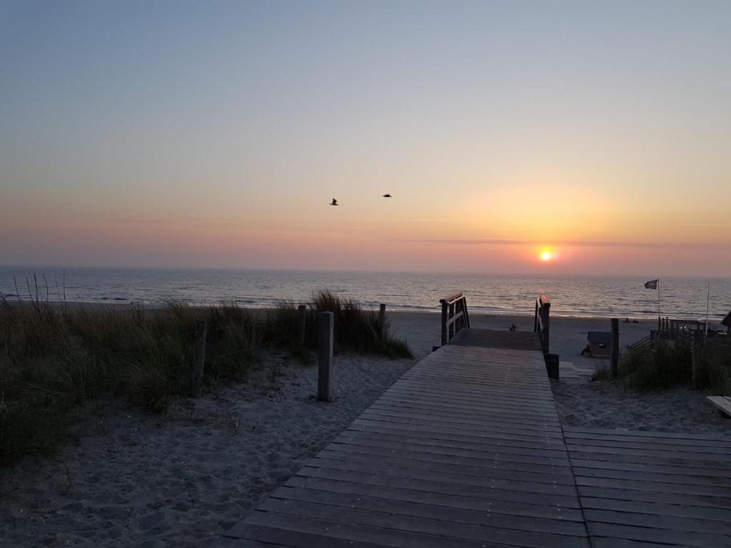 Strandhuis De Zon - Recreatiepark De Watersnip Petten Esterno foto